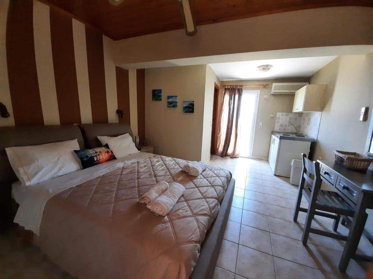Marinos Studios At Lourdata Village Экстерьер фото