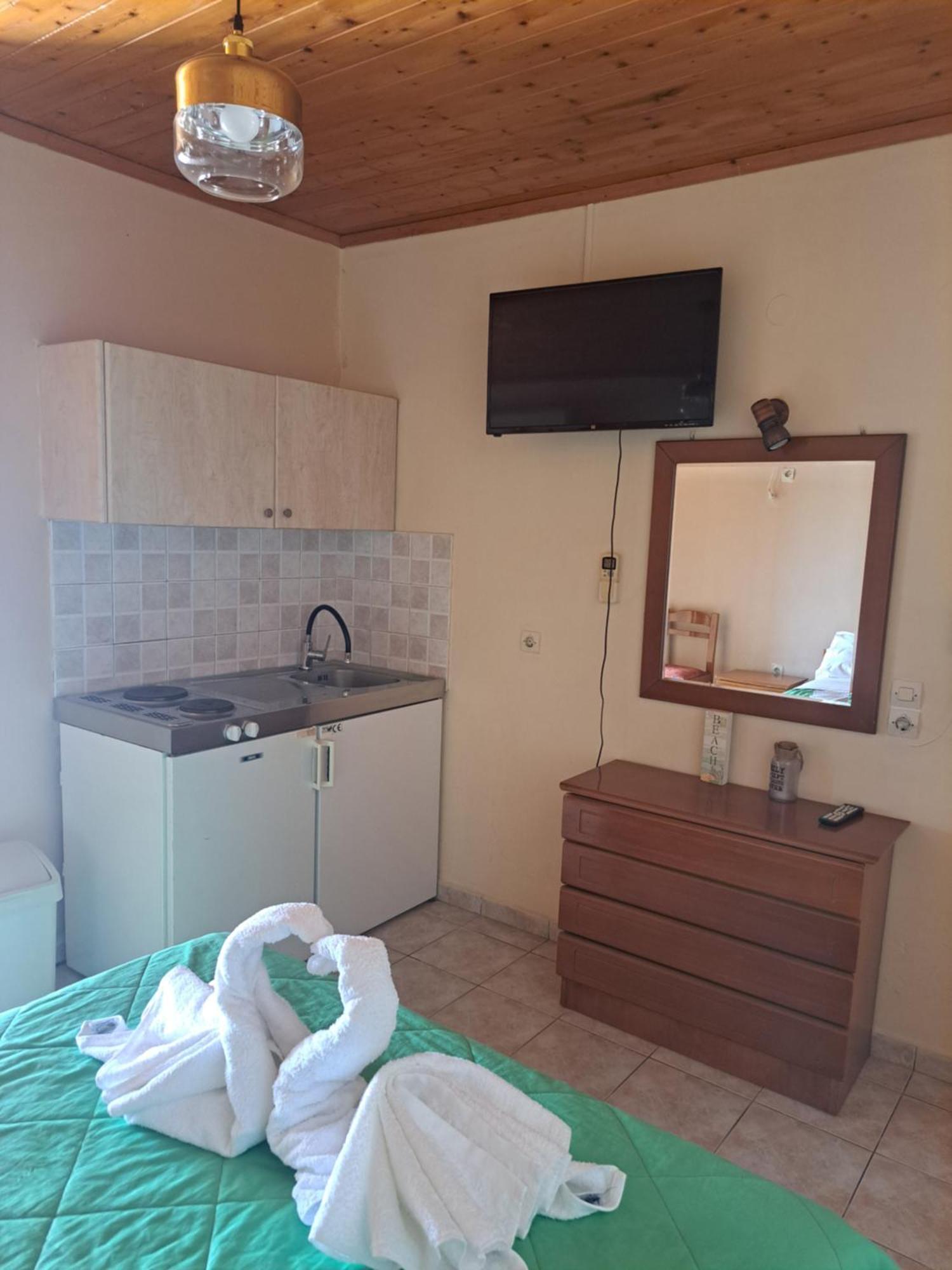 Marinos Studios At Lourdata Village Экстерьер фото