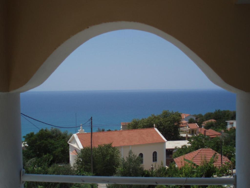 Marinos Studios At Lourdata Village Экстерьер фото